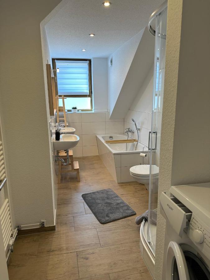 ארפורט Gemuetliche Neurenovierte Dachgeschosswohnung מראה חיצוני תמונה
