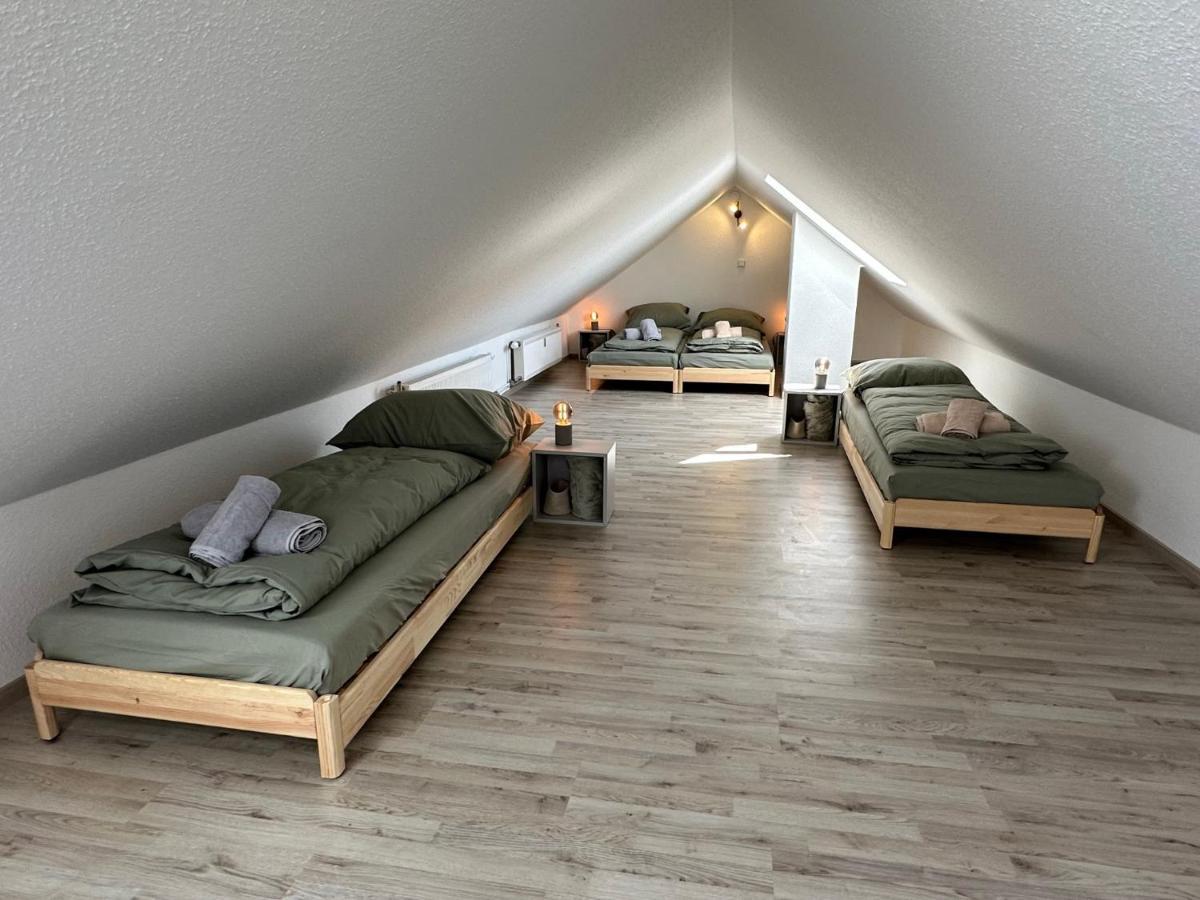 ארפורט Gemuetliche Neurenovierte Dachgeschosswohnung מראה חיצוני תמונה