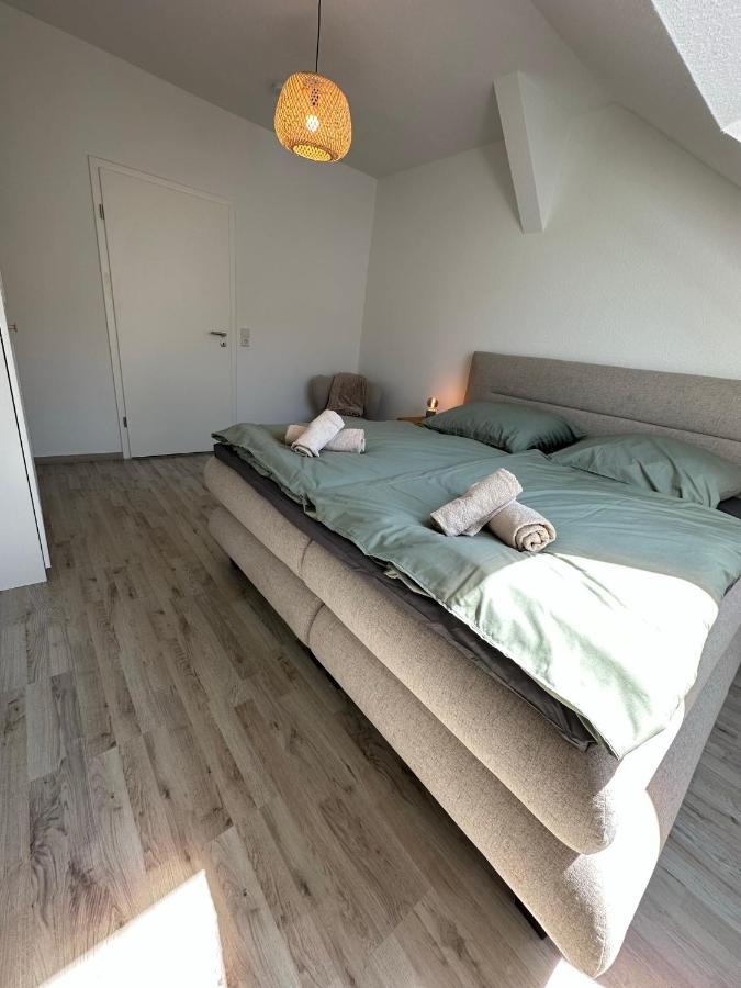 ארפורט Gemuetliche Neurenovierte Dachgeschosswohnung מראה חיצוני תמונה