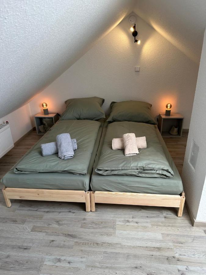 ארפורט Gemuetliche Neurenovierte Dachgeschosswohnung מראה חיצוני תמונה